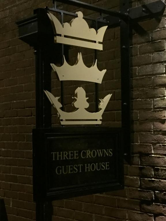 Three Crowns Guest House Солсбъри Екстериор снимка
